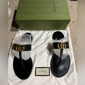 Gucci leather thong sandal with Double G. Black & gold Great condition Size 37.5